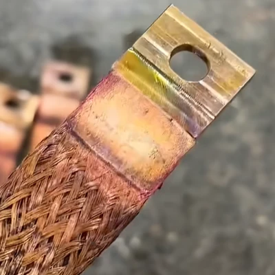 Comme Saldâ a Treccia de Rammo a-a Busbar de Rammo?